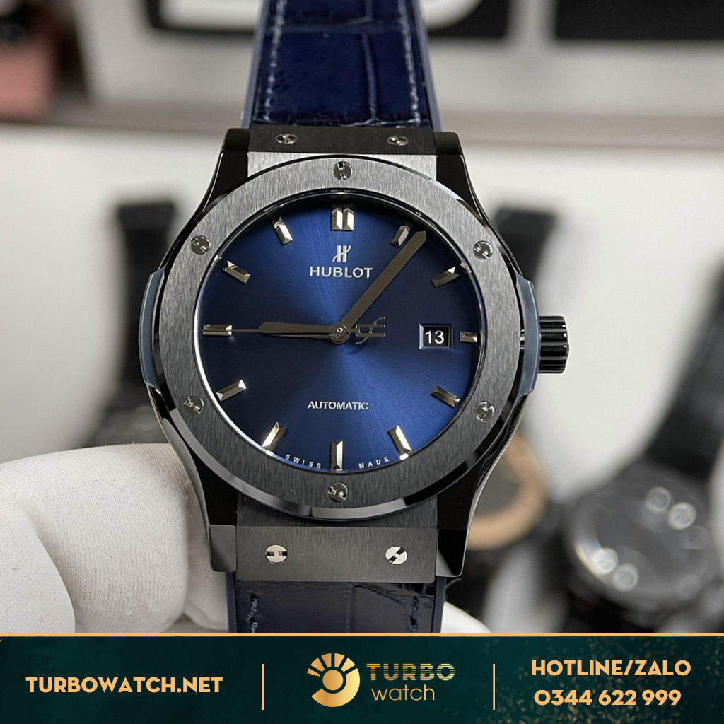 Đồng Hồ Hublot Classic Fusion Blue Ceramic phù hợp cho mọi môi trường