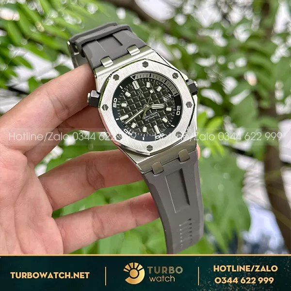 Audemars Piguet Royal Oak Offshore 15720— size 42mm APS Factory