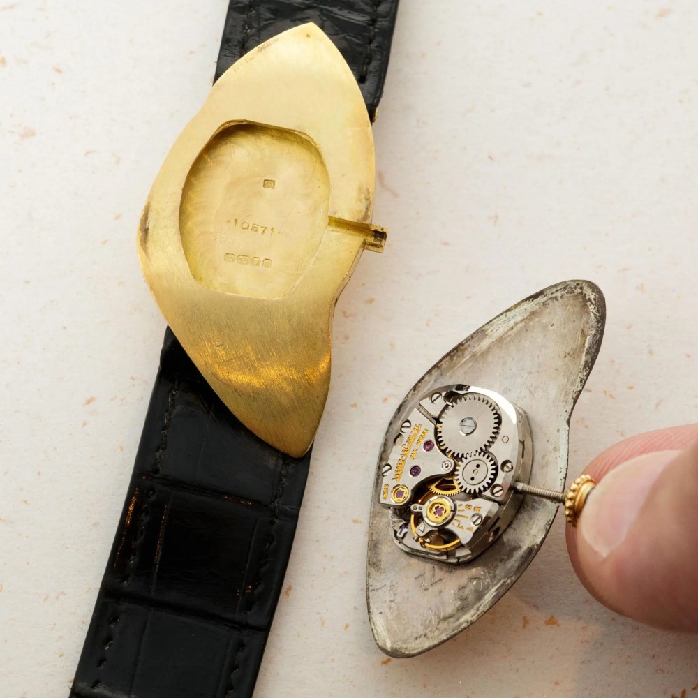 Bên trong chiếc Cartier Crash London đời đầu