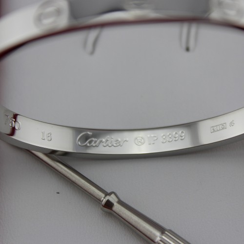 Câu chuyện về chiếc lắc tay cartier love nam vàng trắng