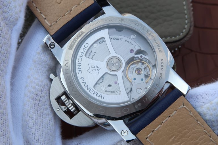 Điều khác biệt đến từ đồng hồ Panerai PAM 688 Luminor GMT Blue replica