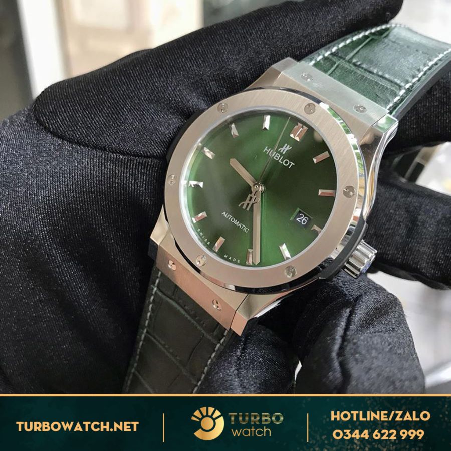 Góc nghiêng cho thấy sự hoàn hảo về mọi mặt của đồng hồ Hublot 