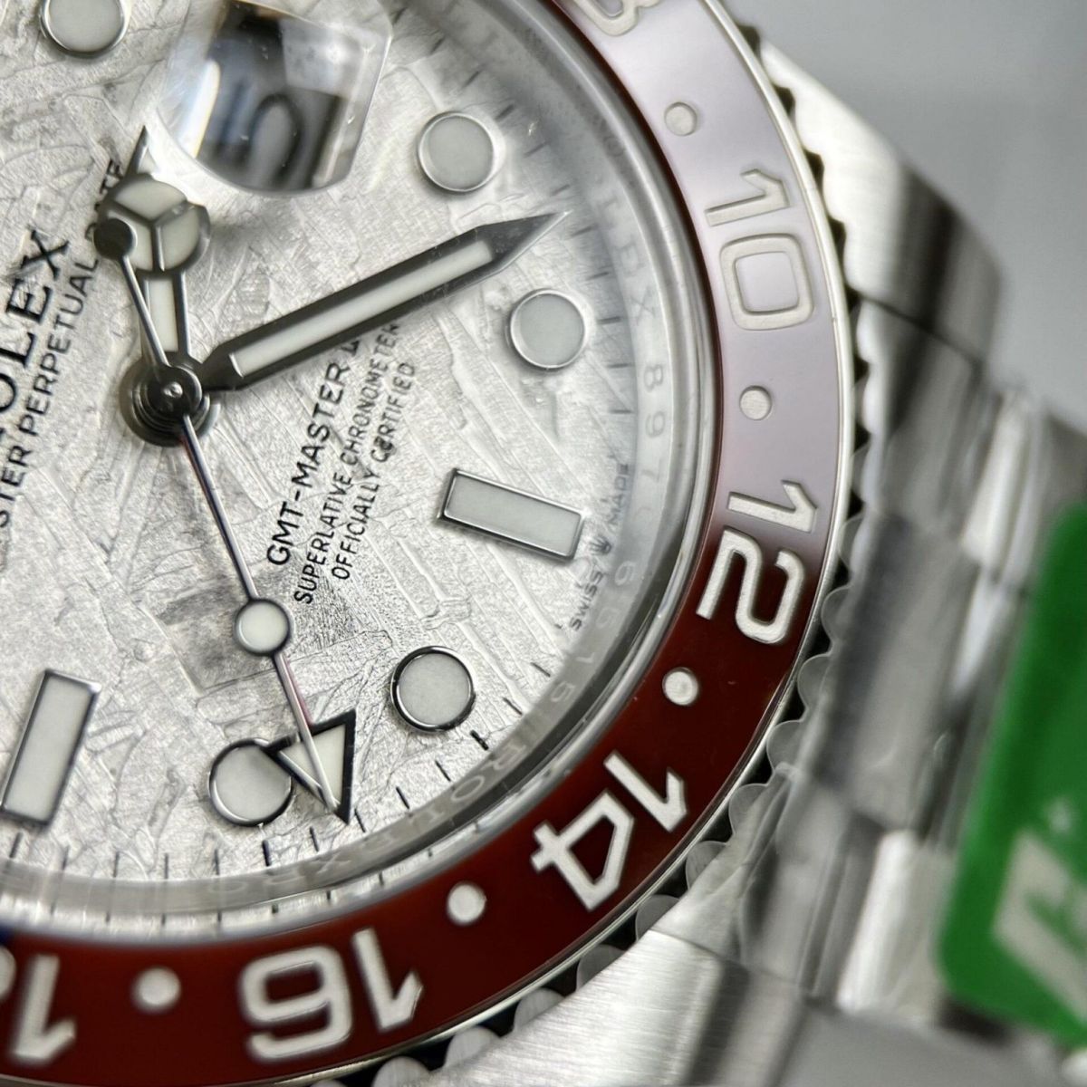 Cận cảnh thiết kế đồng hồ Rolex GMT Master II