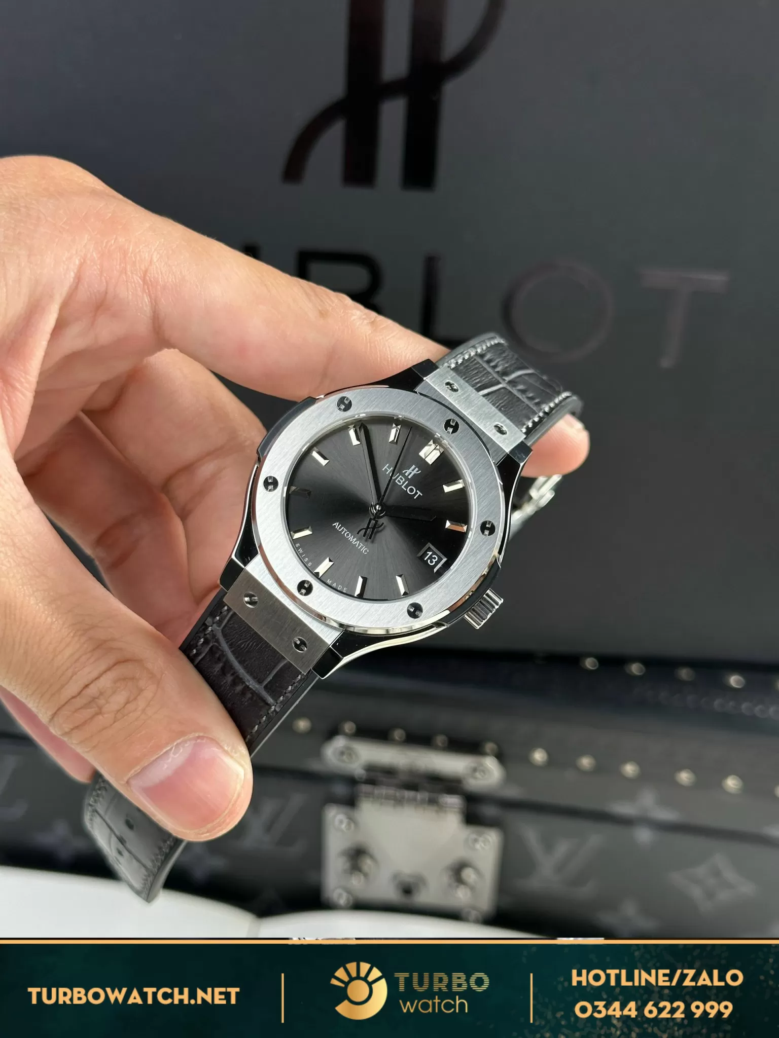 Đồng hồ Hublot Classic Fusion 38mm titanium mặt xám