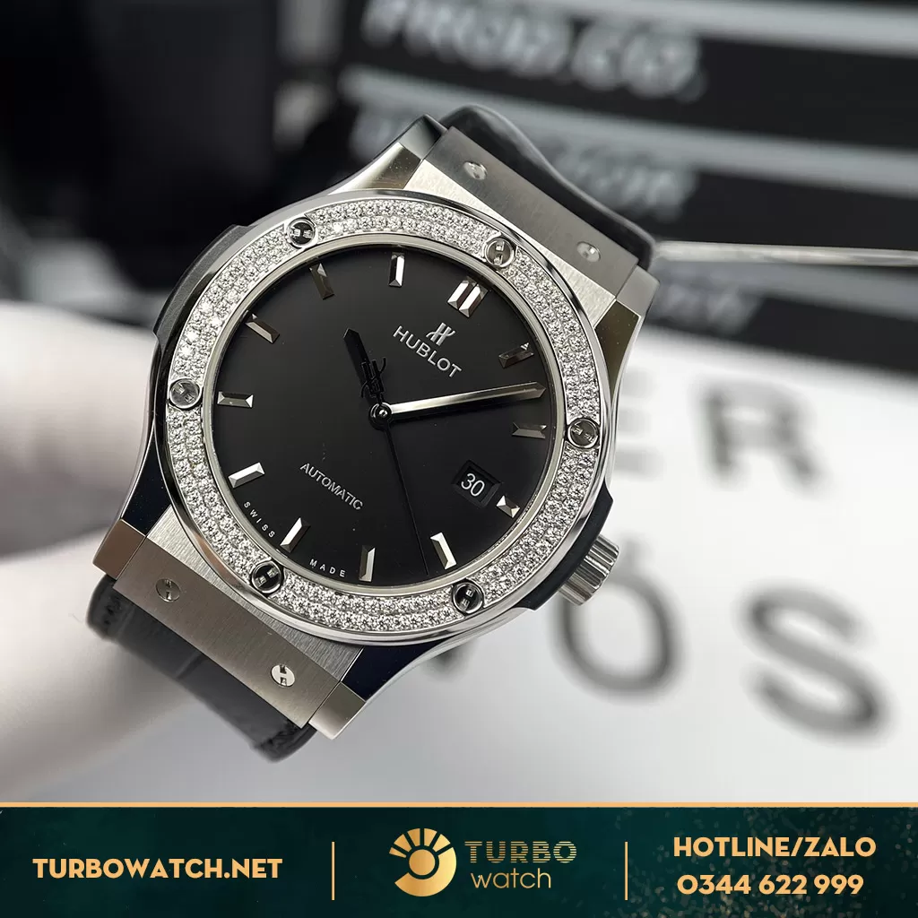 Đồng Hồ Hublot Classic Fusion Replica 1:1 Black Diamonds 42mm 