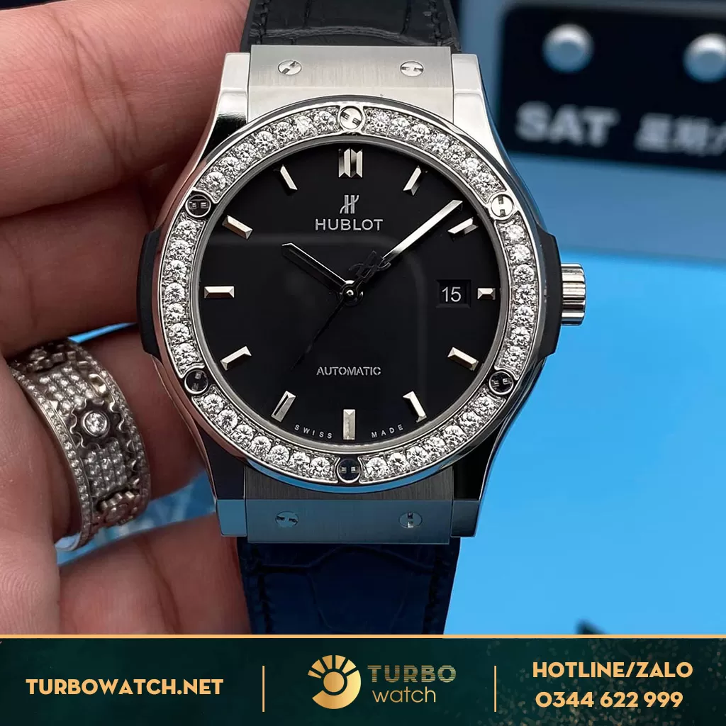 Đồng Hồ Hublot Fake 1-1 Titanium Độ Viền Kim Cương Thiên Nhiên 