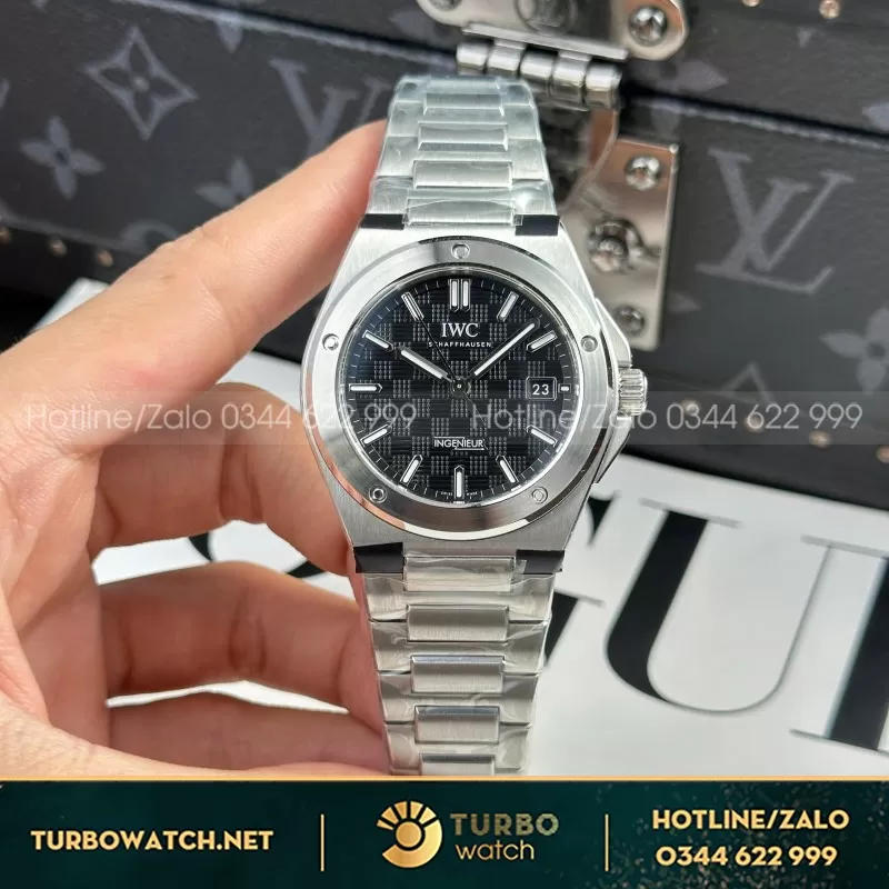 Đồng hồ IWC Ingenieur IW328907 Rep 11 mặt xanh đen dây kim loại xưởng V7 40mm