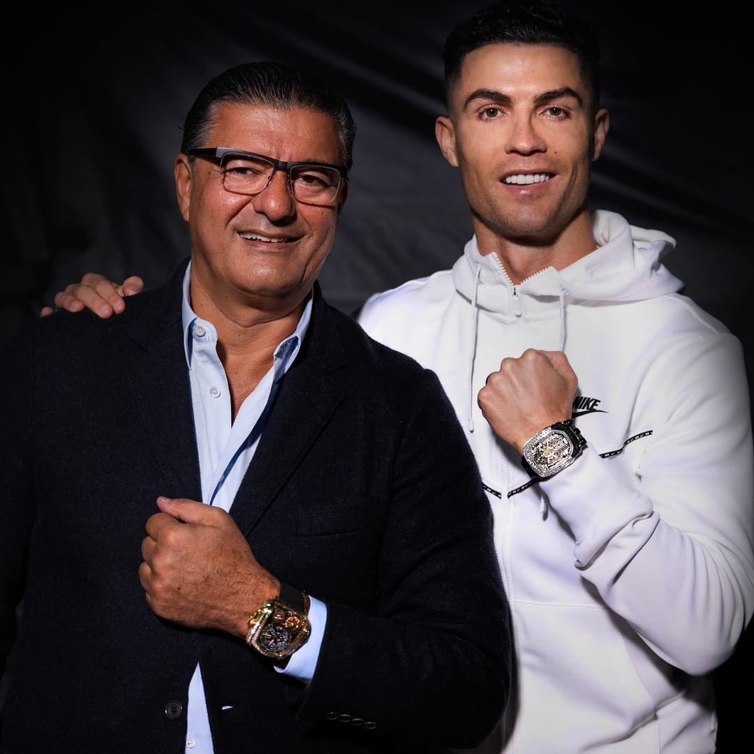 CR7 và siêu phẩm đồng hồ Jacob & Co Bugatti Chiron Baguette trên tay