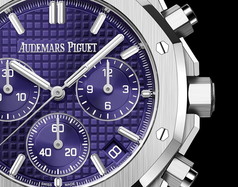 Cận cảnh màu tím mê người của siêu phẩm nhà Audemars Piguet