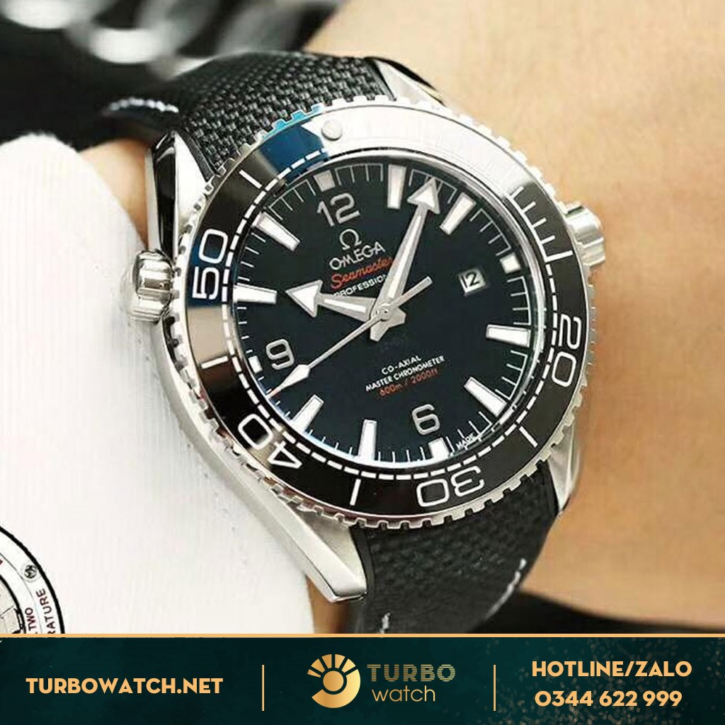Chiếc đồng hồ Omega Planet Ocean 600m black siêu cấp 1-1 càng nhìn càng ấn tượng