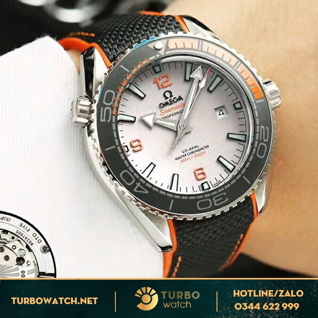 Vẻ ngoài cá tính của đồng hồ Omega super fake 1-1 Planet Ocean 600M white