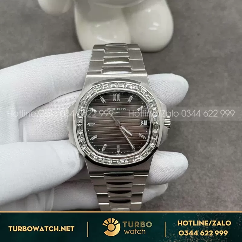Đồng hồ Patek Philippe Nautilus 5711/110P Chế Tác Platinum Baguette Diamond