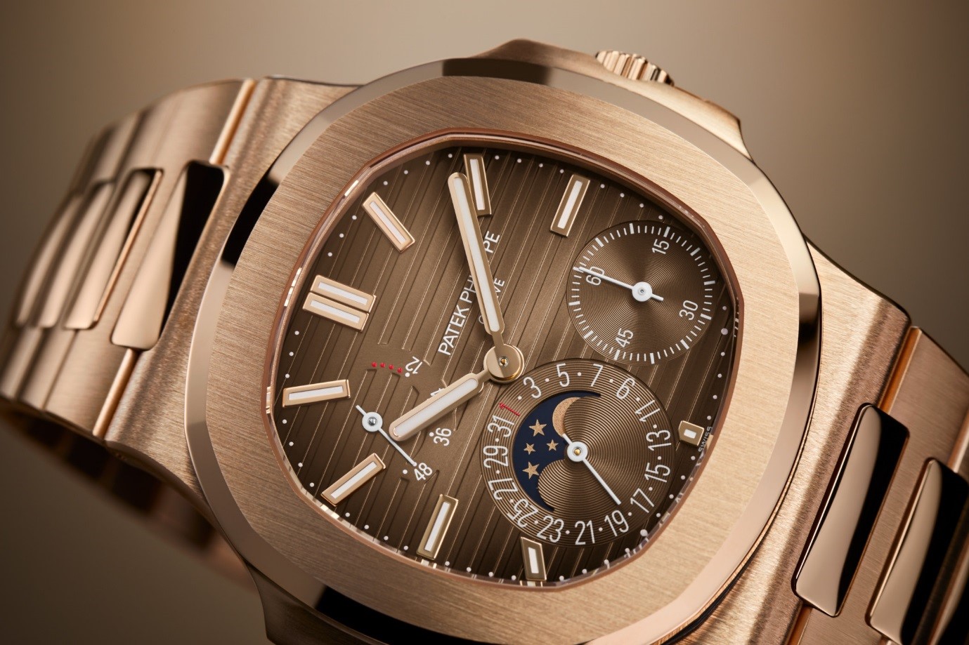 Chiếc đồng hồ Patek Philippe Nautilus 5712/1R-001 của Thái Công không phải ai cũng mua được