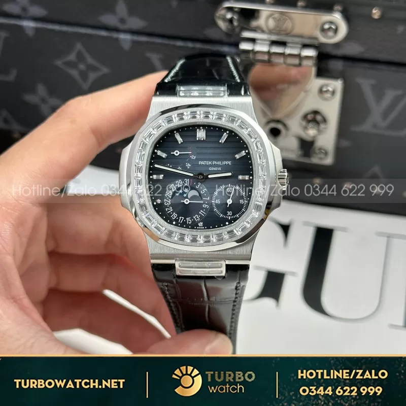 Đồng Hồ Patek Philippe Nautilus 5724G Replica 11 Blue GRF 40mm