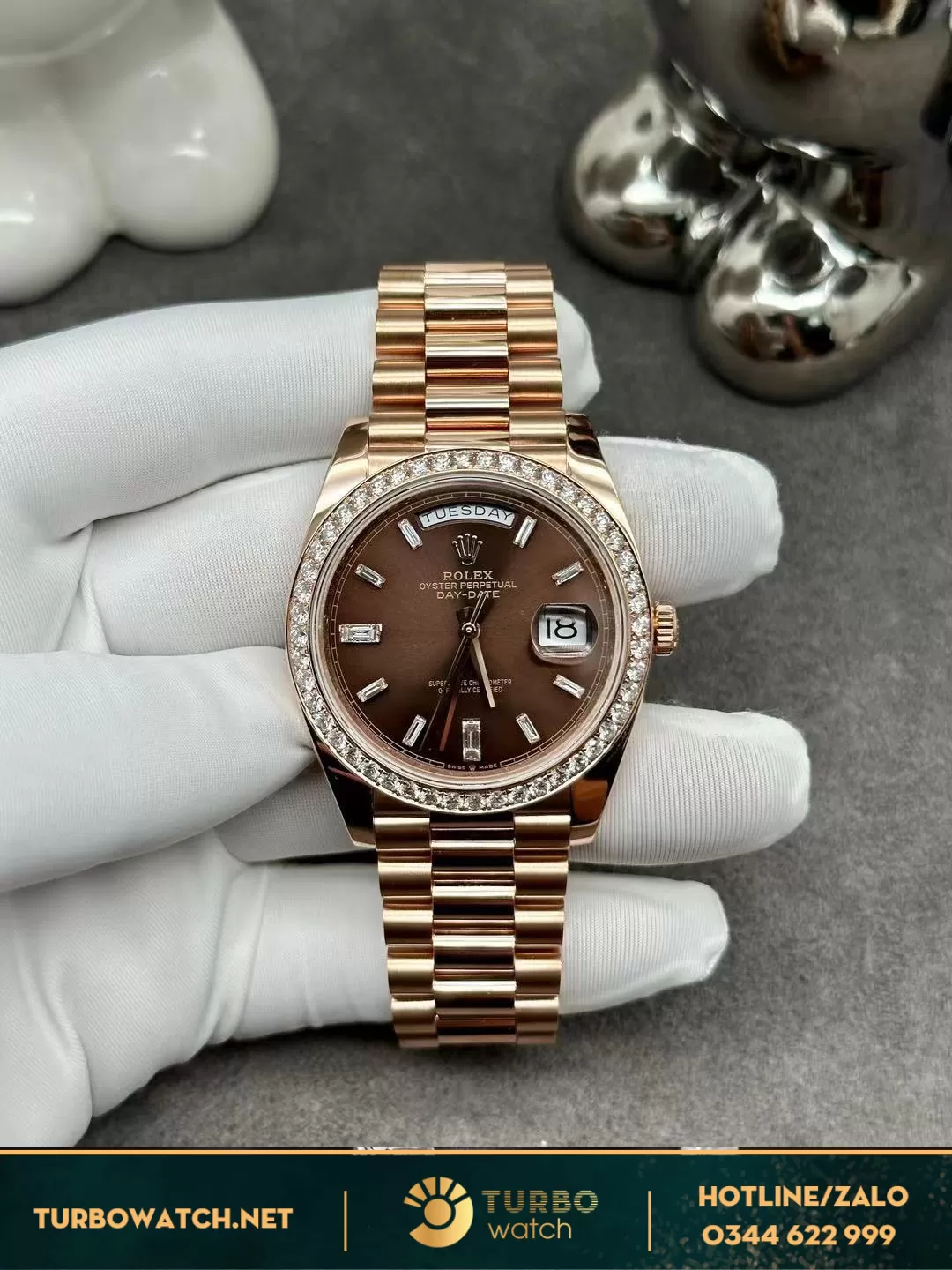 Đồng hồ rolex Daydate 228345RBR chế tác vàng khối 18k viền kim cương thiên nhiên 