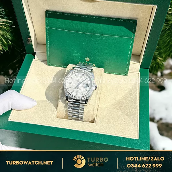 Đồng hồ rolex daytona 40mm độ mặt thiên thạch viền kim cương baguette moissanite 