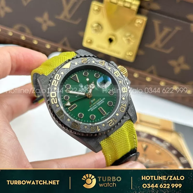 Đồng Hồ Rolex GMT-Master II Diw Replica 11 Vỏ Carbon Mặt Xanh Lá Cây 40mm