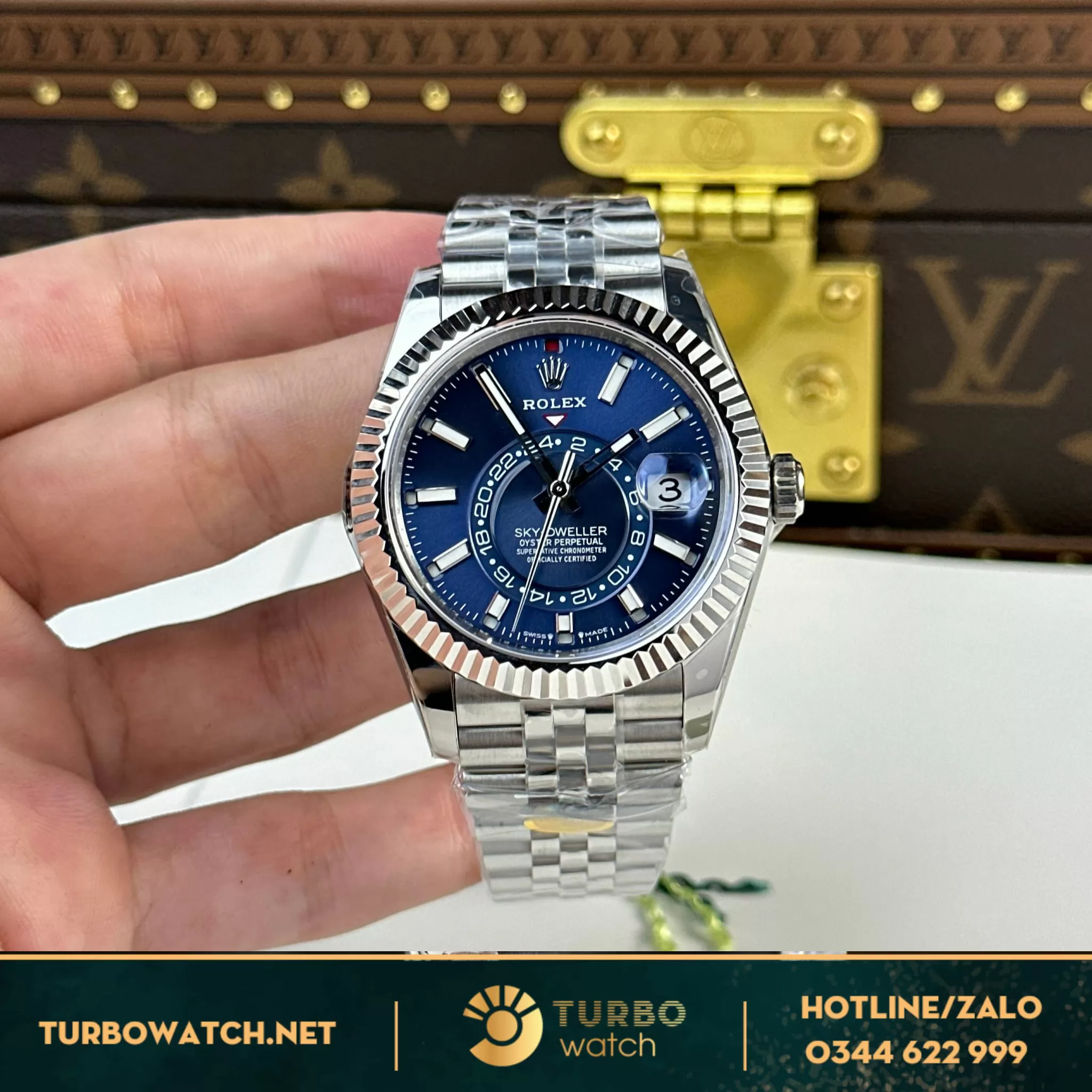 Đồng hồ Rolex Sky-Dweller 326934 blue dial fake 