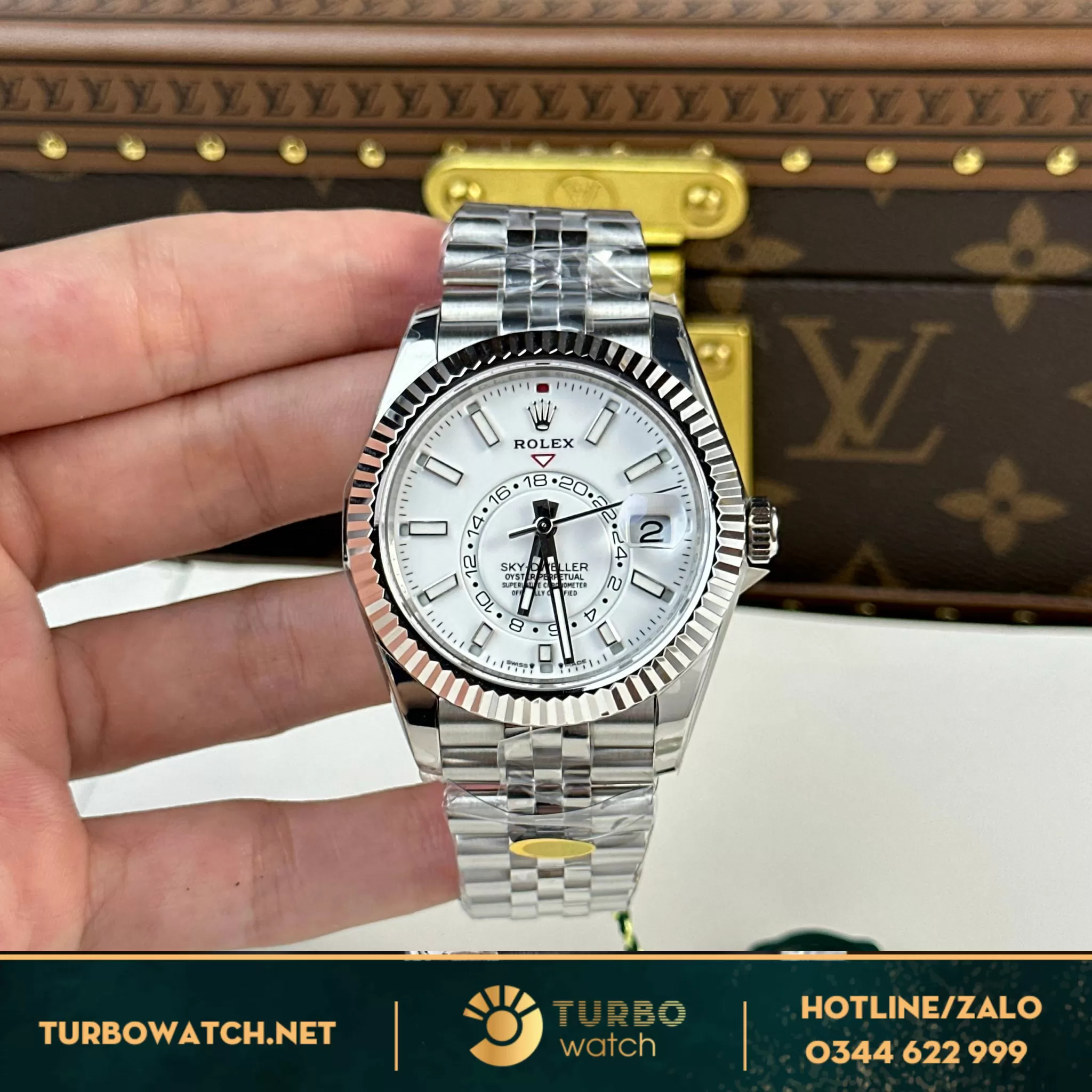 Đồng hồ Rolex Sky-Dweller 326934 mặt trắng jubilee replica 