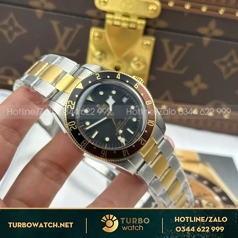 Đồng Hồ Tudor Replica 11 Black Bay GMT S&G M79833MN Mặt Đen Dây Kim Loại Xưởng ZF 41mm