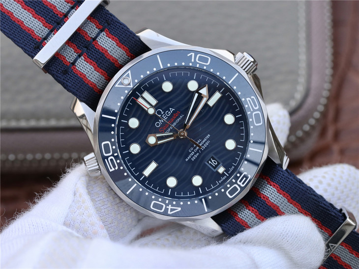 Đừng nên bỏ lỡ đồng hồ Diver Omega Seamaster 300m Replica với dây đeo dây dù