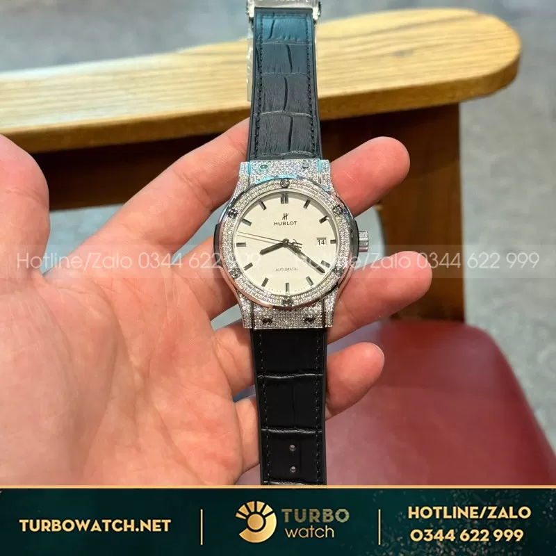 Đồng hồ HB Classic Fusion APS độ full hơn 300 viên moissanite Size 42mm 