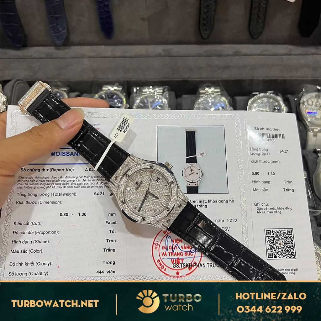 Hublot classic fusion 42mm độ full kim cương moissanite