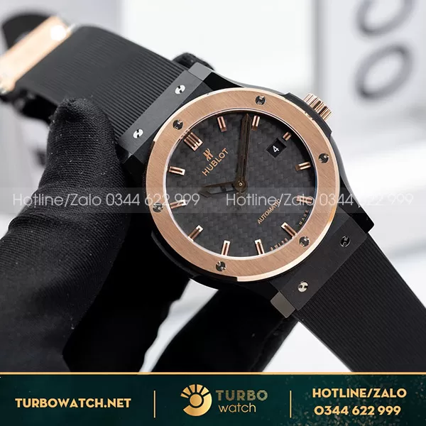 Hublot Classic Fusion Rep 11 42mm Vỏ Ceramic Niềng Mạ Vàng 18K Mặt Carbon