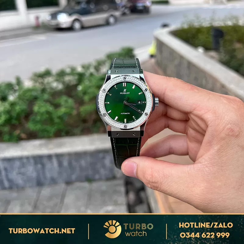 Hublot classic fusion green dial 42mm fake độ kim cương