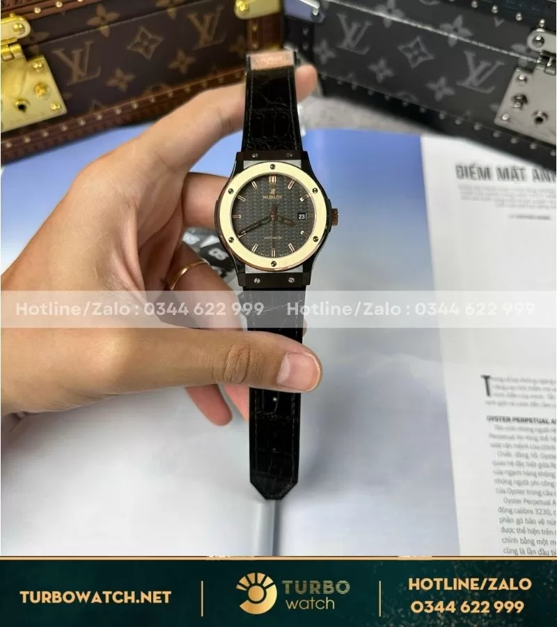 Hublot Classic Fusion vỏ ceramic nguyên khối 42mm
