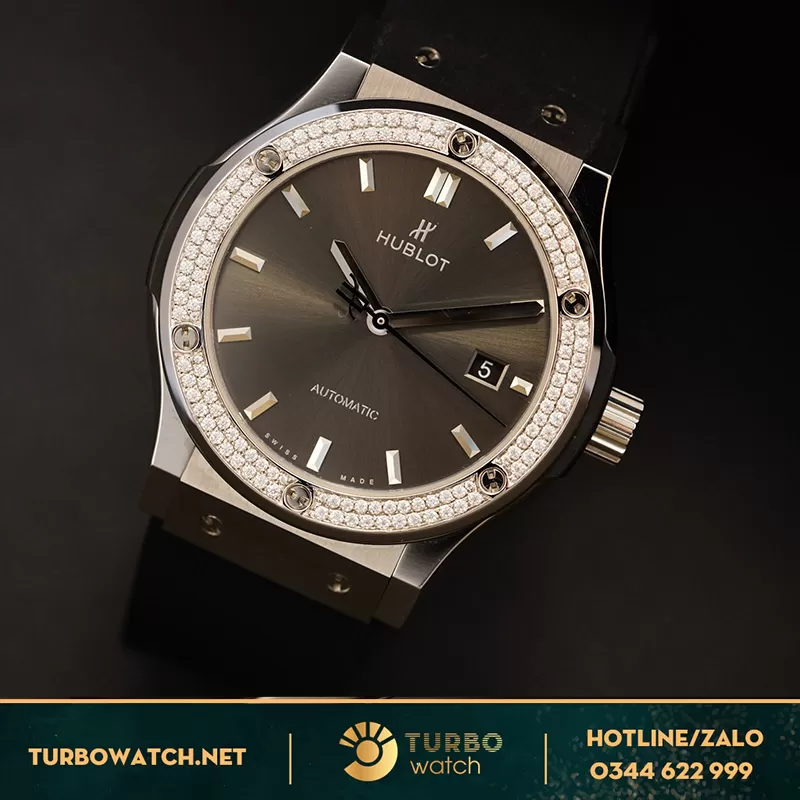 Hublot fusion mặt xám độ viền kim cương moissanite hongkong
