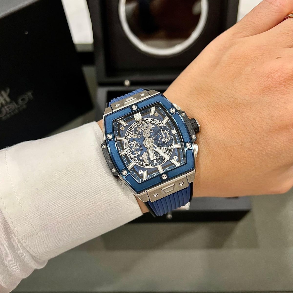 Phiên bản Hublot Spirit Of Big Bang màu xanh thời trang,sành điệu cho các quý ông