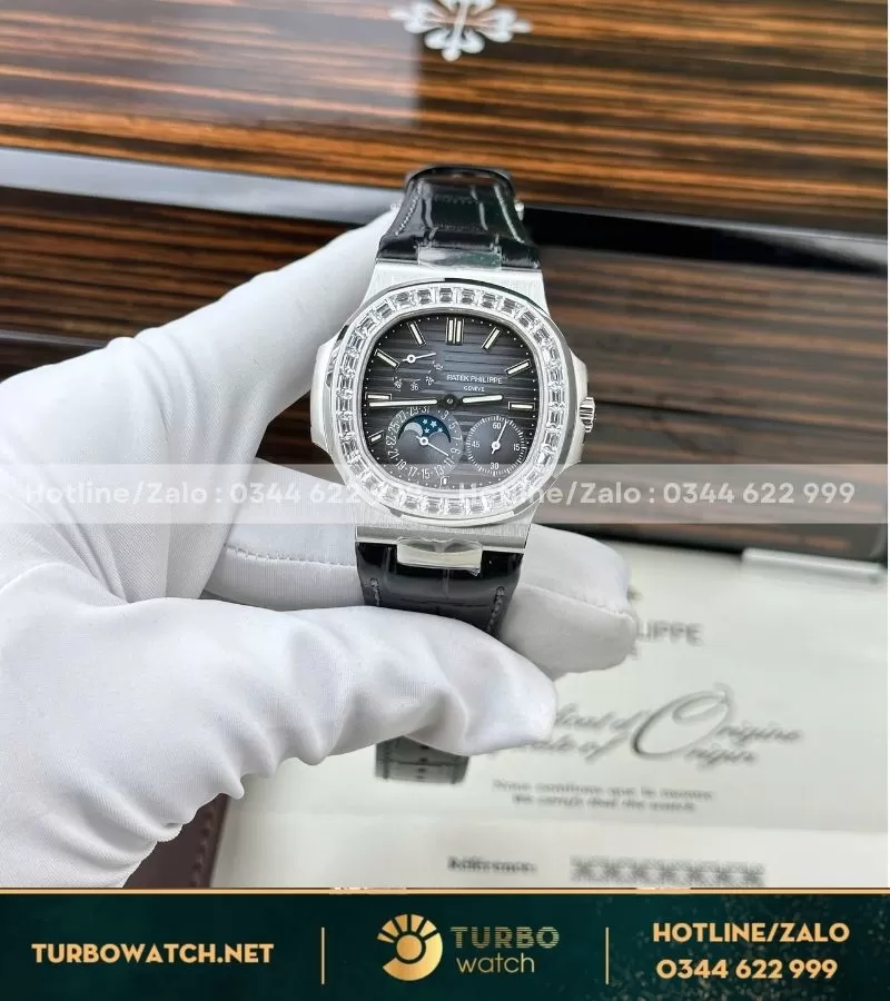 Patek Philippe Nautilus 5722 blue dial CZ baguette fake 
