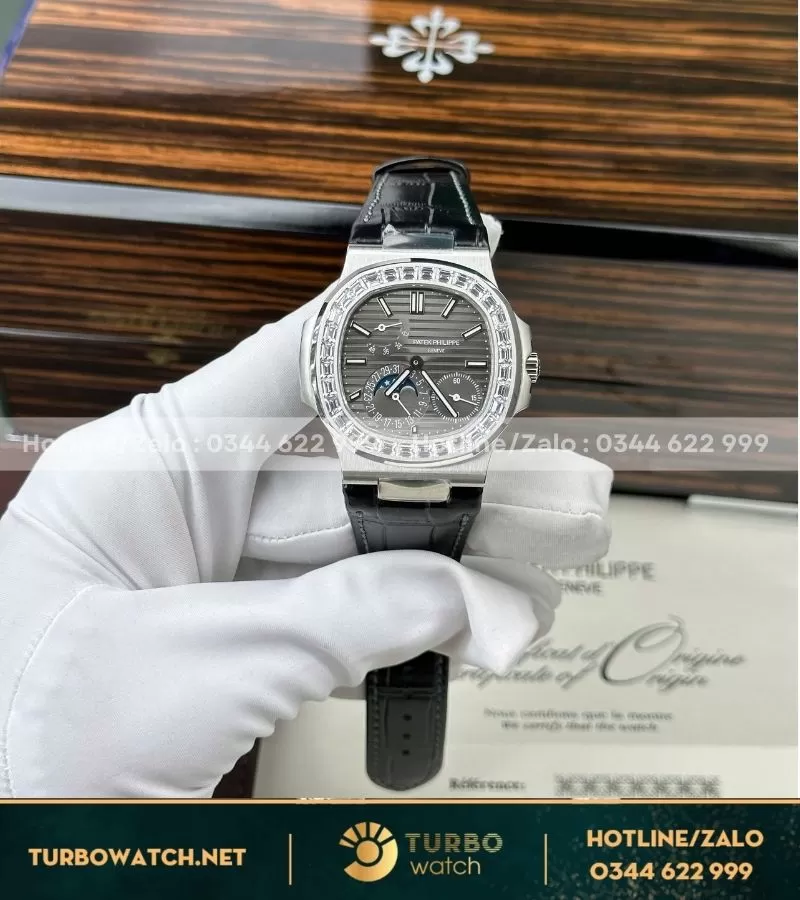 Patek Philippe Nautilus 5722 cz baguette fake