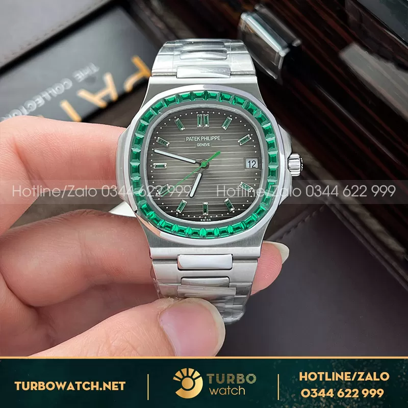 Patek philippe nautilus 5723 viền đá ngọc lục bảo