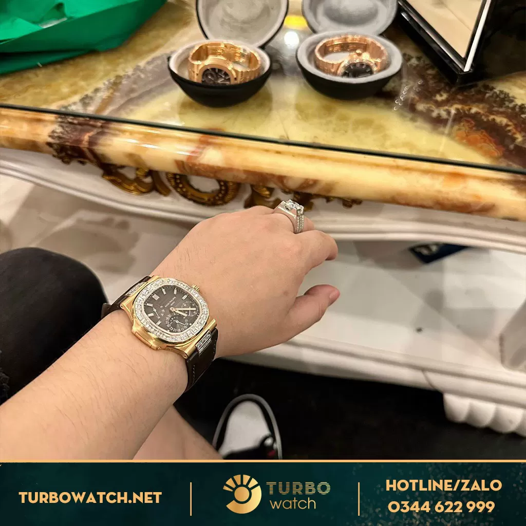Patek philippe nautilus 5724r chế tác vàng khối kim cương baguette thiên nhiên