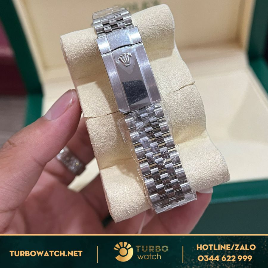 Rolex Datejust 41 126334 Mặt Xanh Navy sở hữu mặt đồng hồ sang trọng
