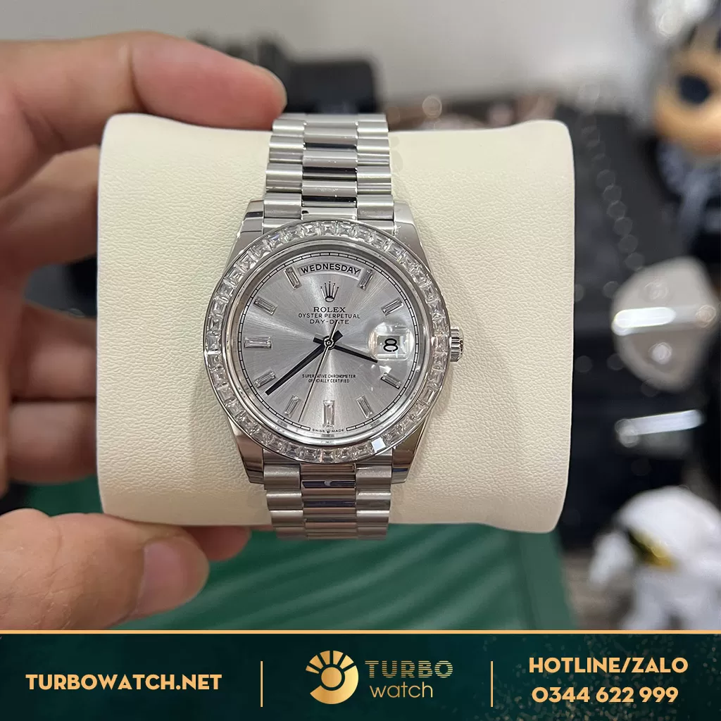Rolex Day-Date Super Fake 1:1 228396TBR Mặt Số Bạc 