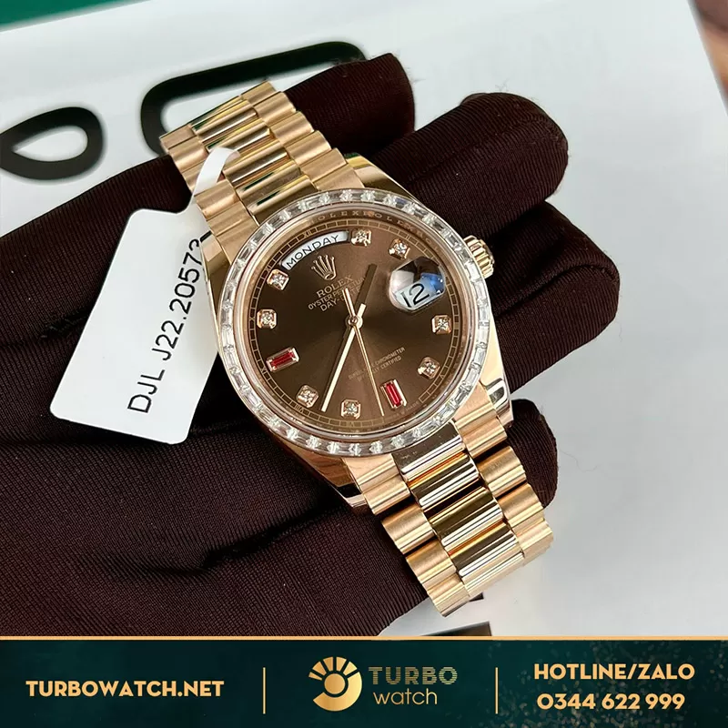 Rolex daydate fake bọc vàng viền kim cương baguette moissanitte
