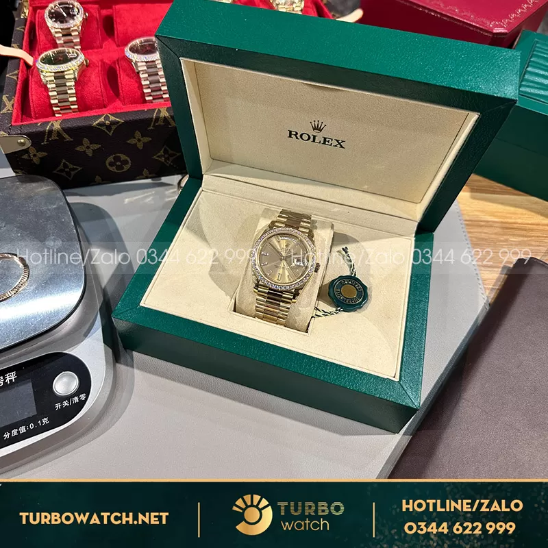 Rolex daydate replica tinh chỉnh 166g champagne dial độ kim moissanite 2.5mm