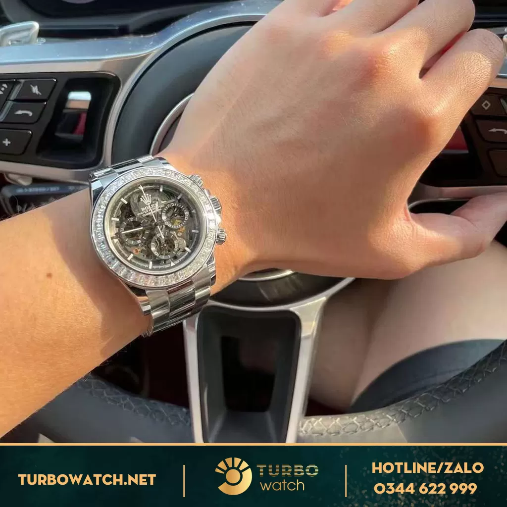 Rolex daytona mặt lộ cơ viền kim cương moissanite