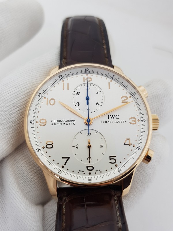 So Sánh Đồng Hồ Rolex Cosmograph Daytona 116595rbow Replica Với Đồng Hồ Iwc Portuguese Chronograph Replica