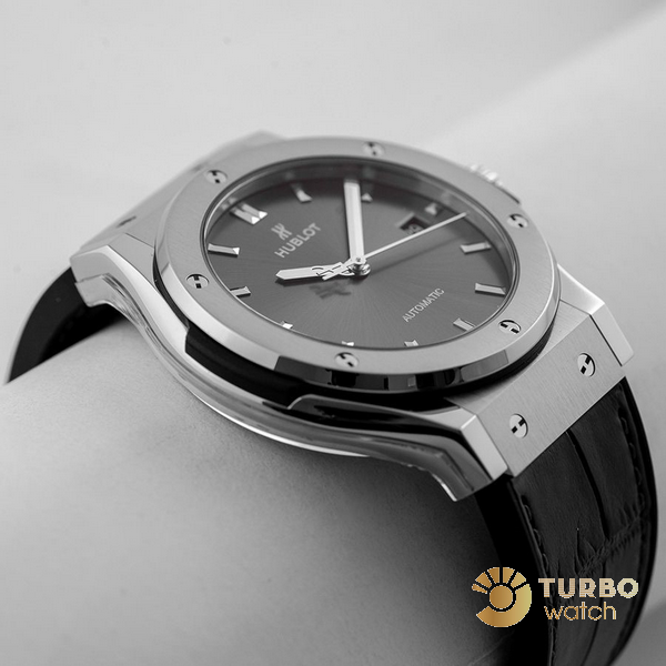 Thiết kế Hublot Classic Fusion Black 42mm fake 1 đầy ấn tượng