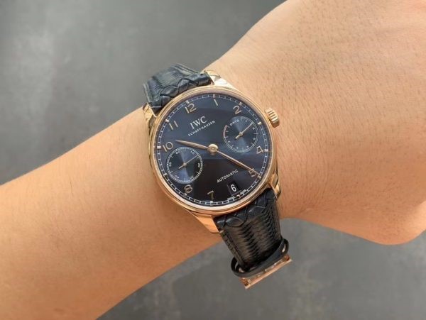 Vì sao giới trẻ chuộng đeo đồng hồ IWC Super Fake siêu cấp cao cấp ?