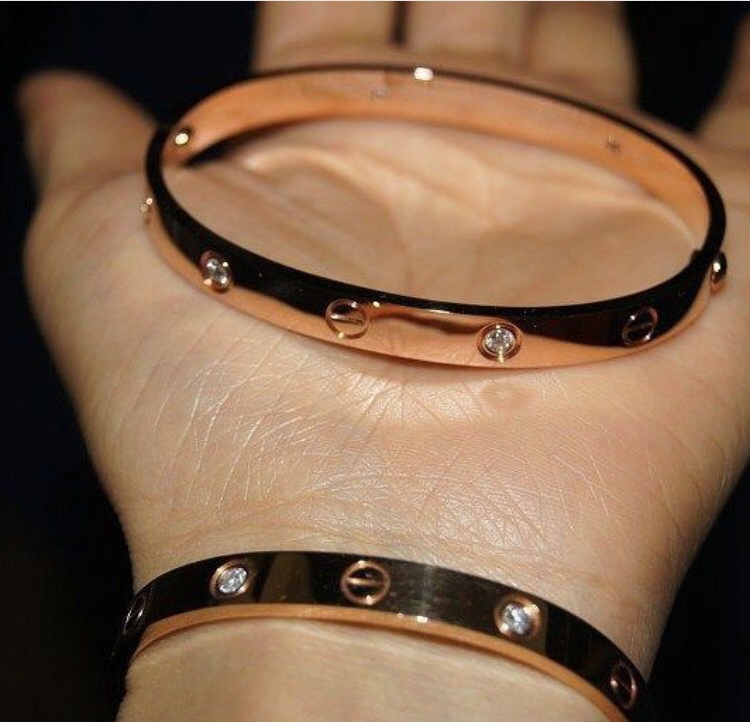 Vòng tay cartier love vàng 18k kim thiên nhiên dành cho nam và nữ